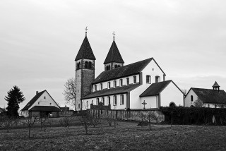 Bild des Tages 08.04.2011 - Kirche im Dorf
